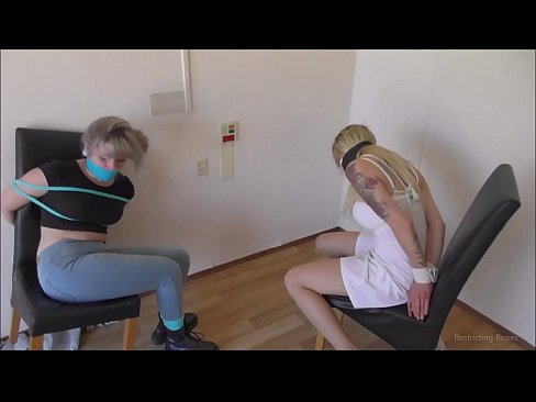 ❤️ Závislá / zviazaná a s roubíkom / dievča v núdzi Porno na nás