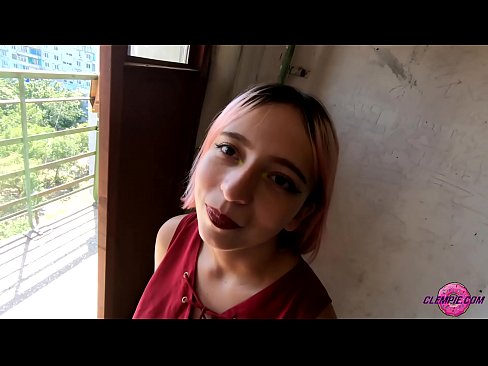 ❤️ Študentka zmyselne fajčí cudzinca vo vnútrozemí - strieka mu na tvár Porno na nás